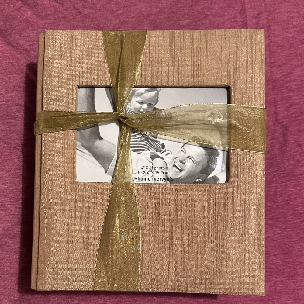 Two Elegant Photo Albums, Gold and Sage Green - Picture 3 of 6